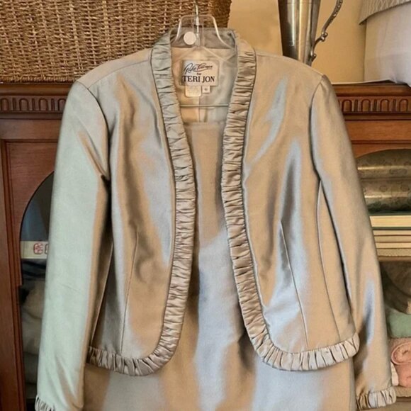 Luxury 2-piece skirt/jacket - Picture 1 of 7